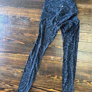 Lululemon leggings - size 4 animal print - go to ankles
